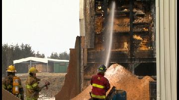 Incendie � la Scierie Boucher de St-Honor�
